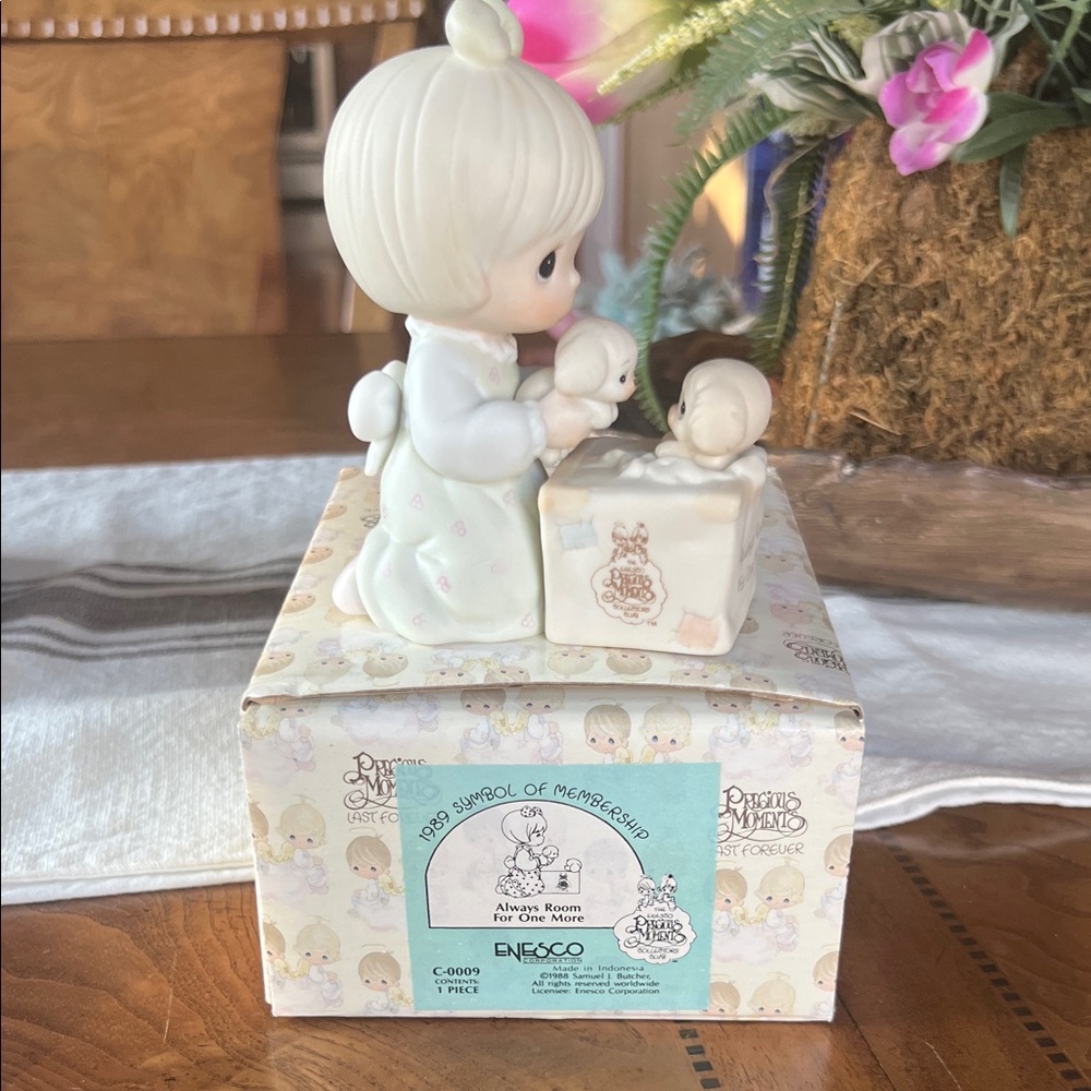 1989 Symbol of Membership Precious Moments Always Room For One More Figurine